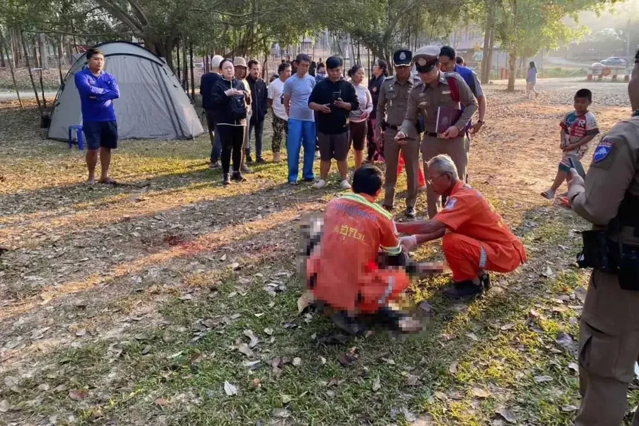 Herkesin gözü önünde kampçıyı hortumuyla yakaladı ve ezdi! Korkunç fil saldırısı
