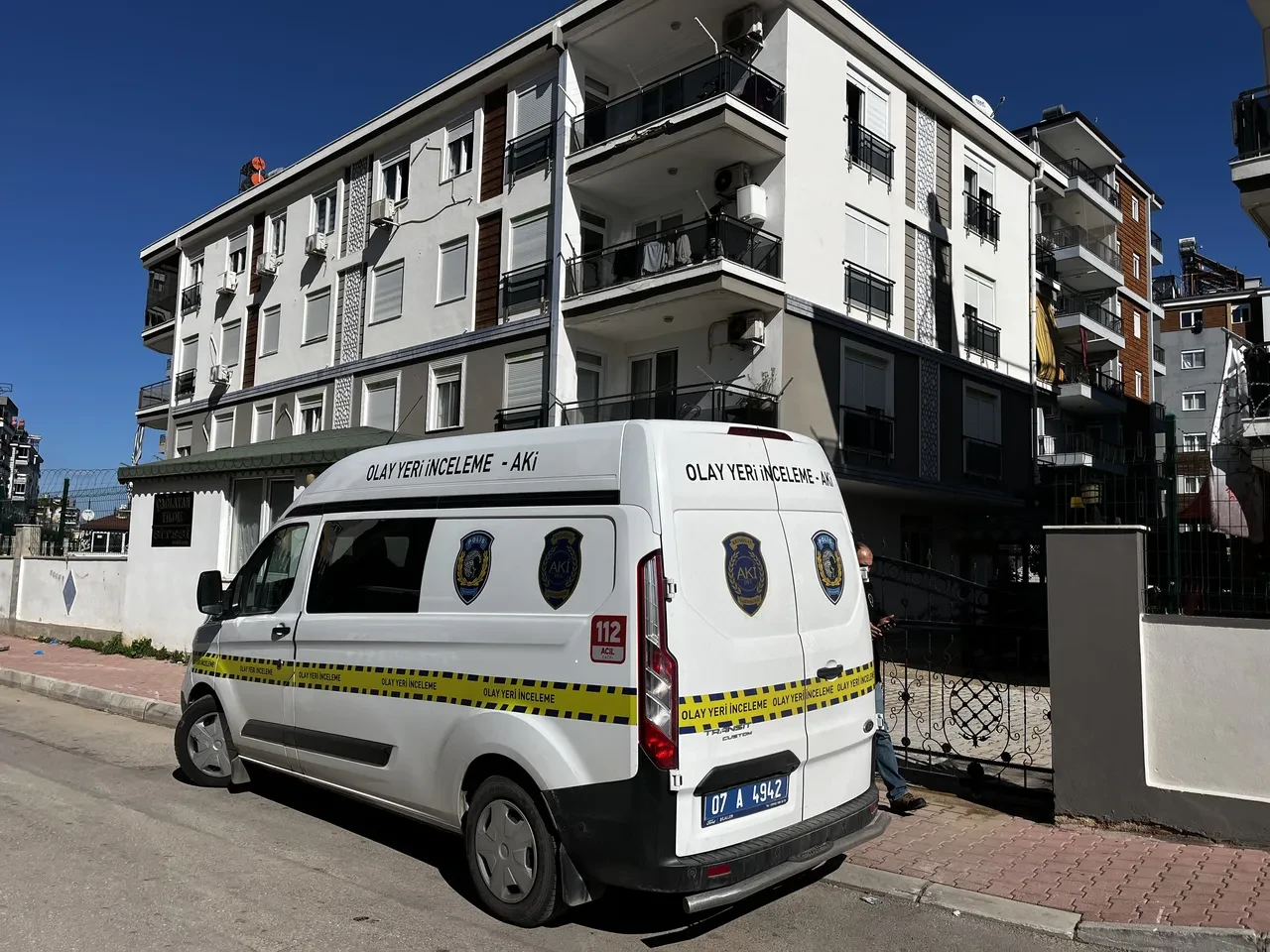 İnsanlıktan çıkmış koca! 37 haftalık hamile eşini dizlerinden vurdu!