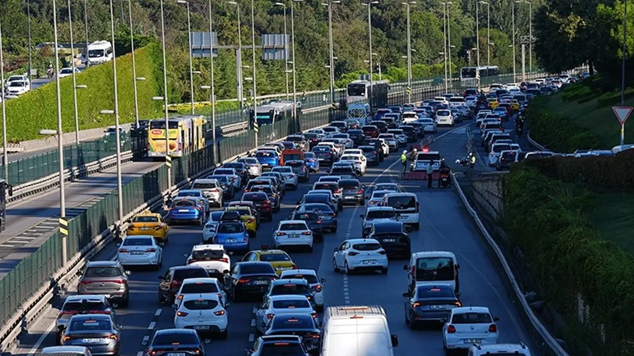 İstanbul'da trafik durma noktasına geldi! 