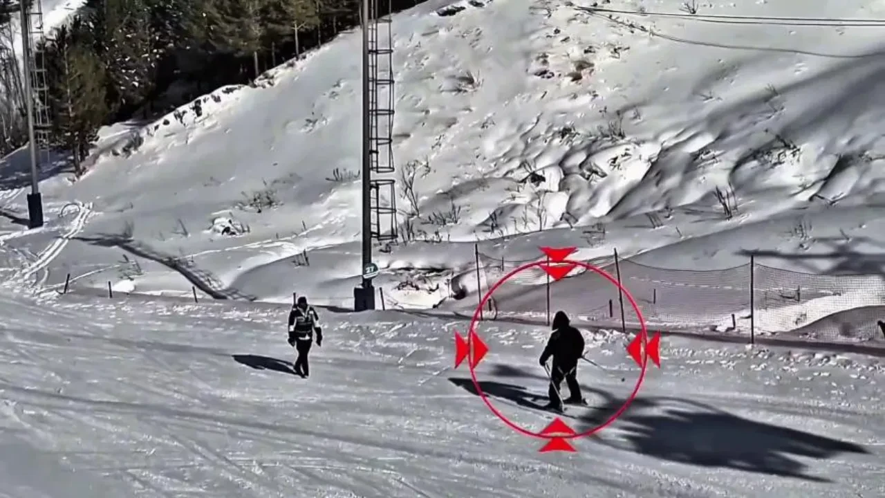 Kayak yaparken kask takmayanlar cezayı yedi! Drone tespit etti, jandarma durdurdu