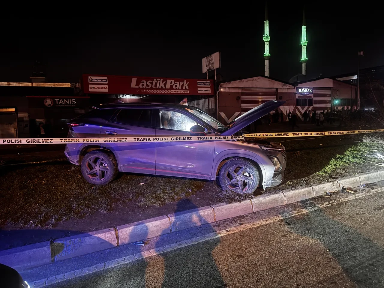 Mersin'de sollama yapan otomobil yayaların arasına daldı: 3 ölü, 3 yaralı