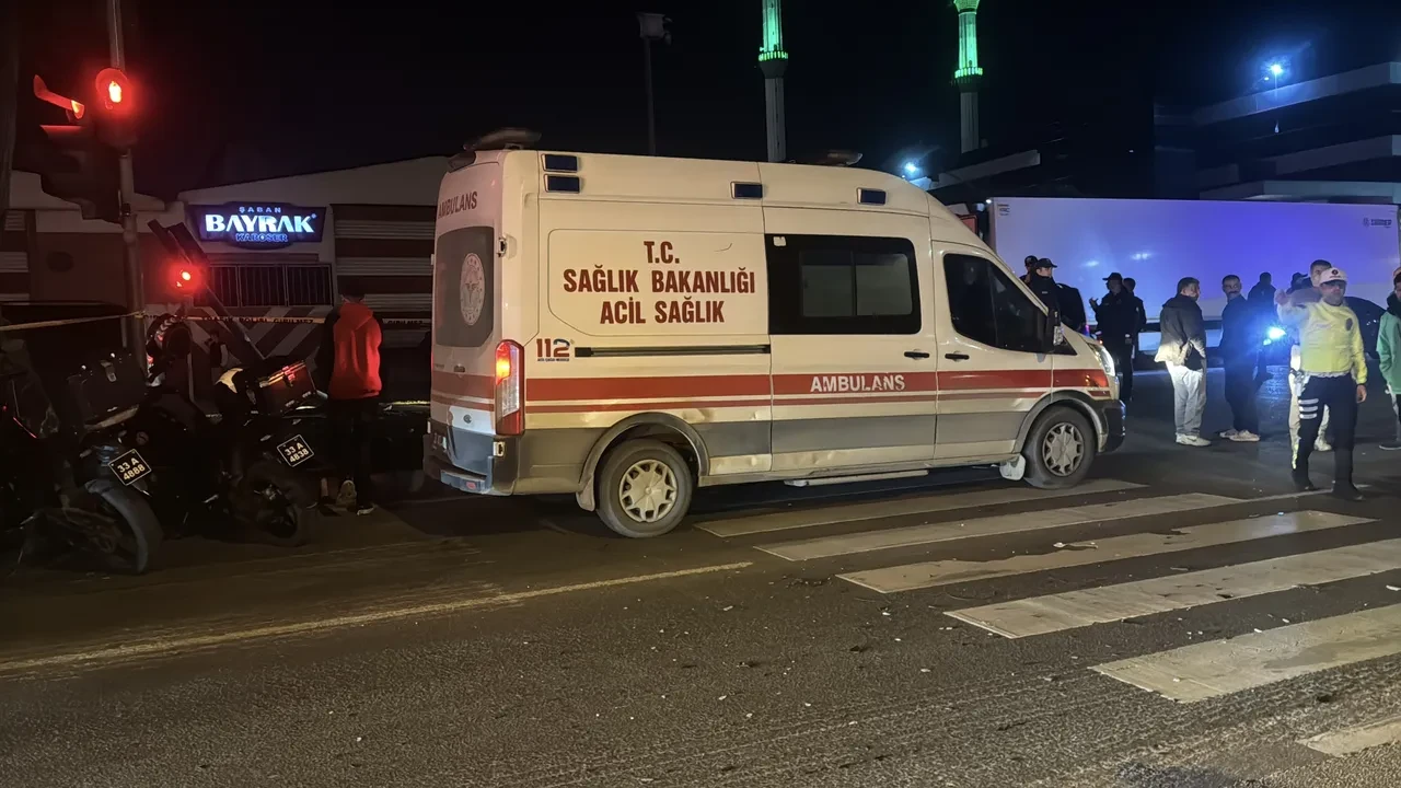 Mersin'de sollama yapan otomobil yayaların arasına daldı: 3 ölü, 3 yaralı