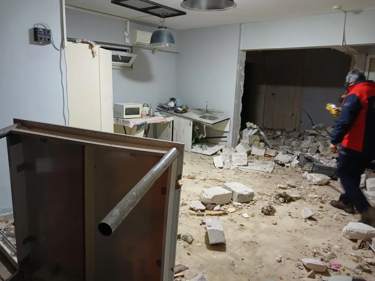 Özel kız öğrenci yurdunda patlama meydana geldi! Öğrenciler otele yerleştirildi 