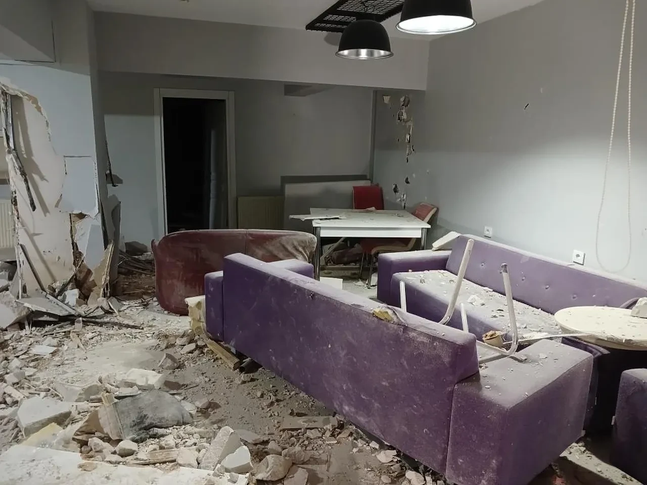 Özel kız öğrenci yurdunda patlama meydana geldi! Öğrenciler otele yerleştirildi 