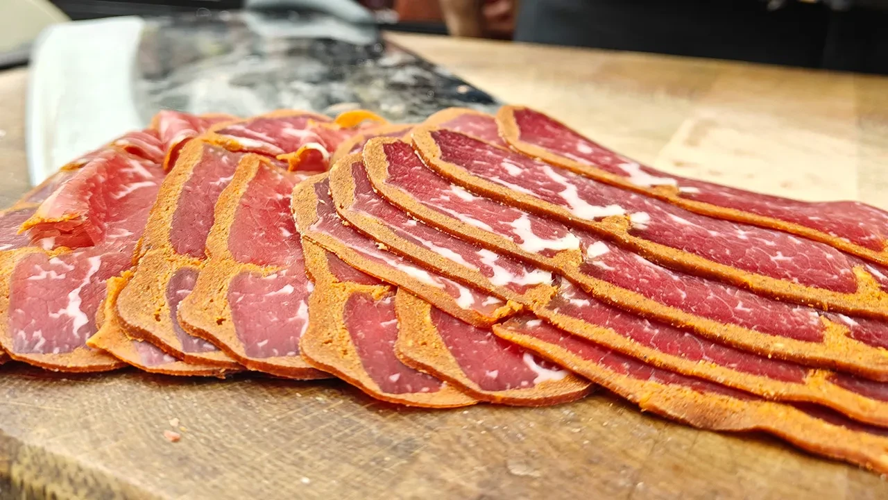 Ramazan'da zamsız et ve pastırma için kolları sıvadılar