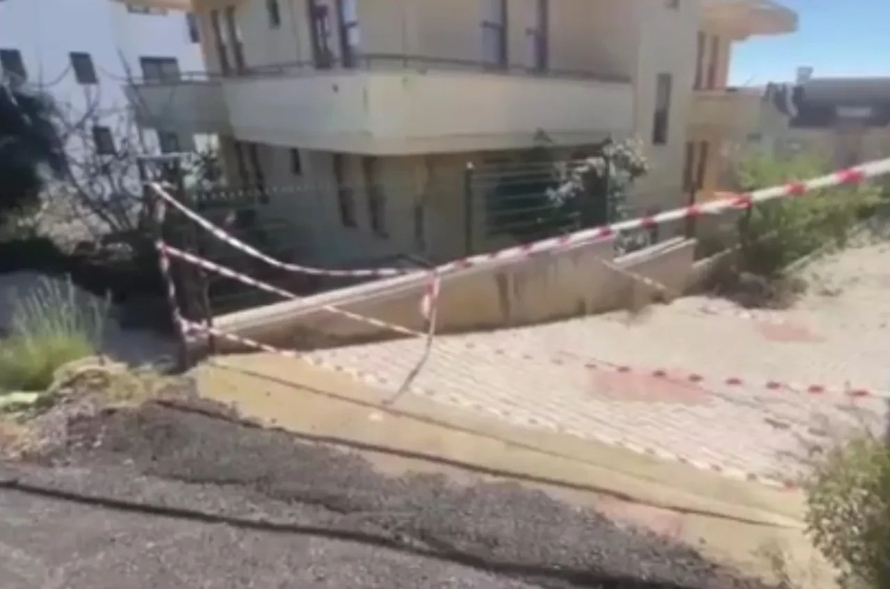 Sağanakla birlikte havuz çöktü, 7 katlı apartman tahliye edildi