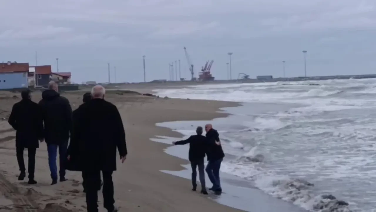 Sakarya'da can pazarlığı! Kızını göremeyen baba cinnet geçirdi!