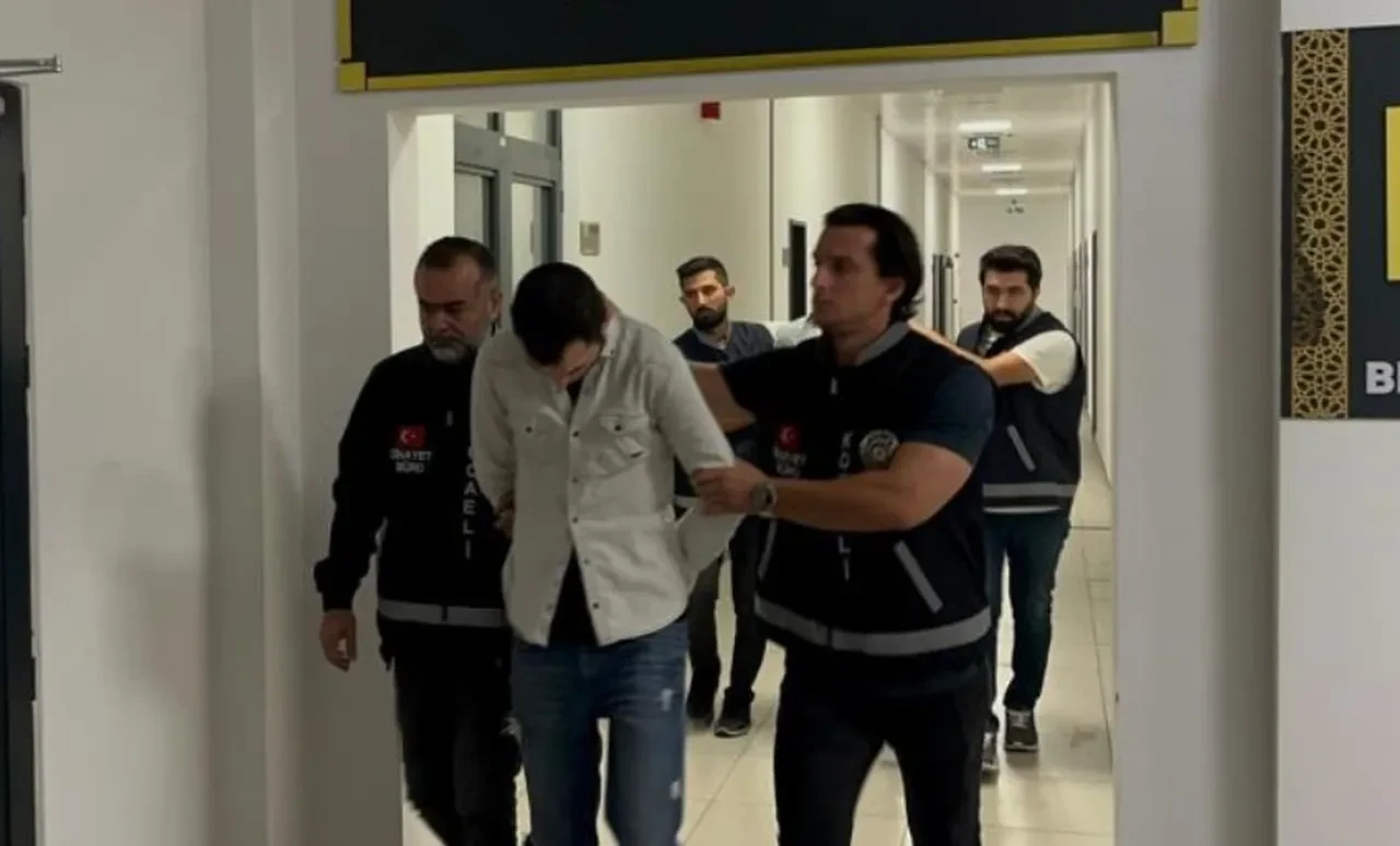 Semt pazarında vahşet! "Adam mısın?" dedi, bıçağı göğsüne sapladı: Katil zanlısının savunması şoke etti