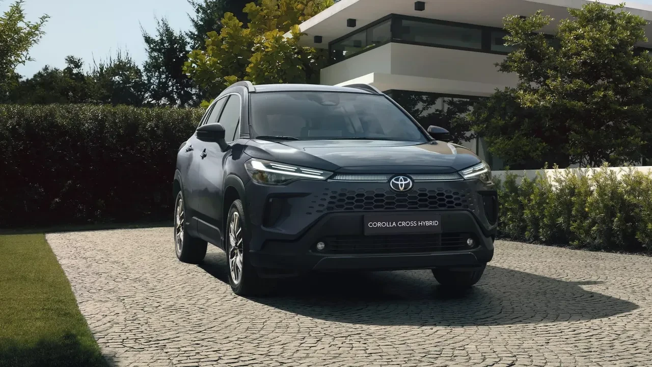 Toyota Şubat 2026 fiyat listesi yayınlandı! Zam var ama yine de uygun