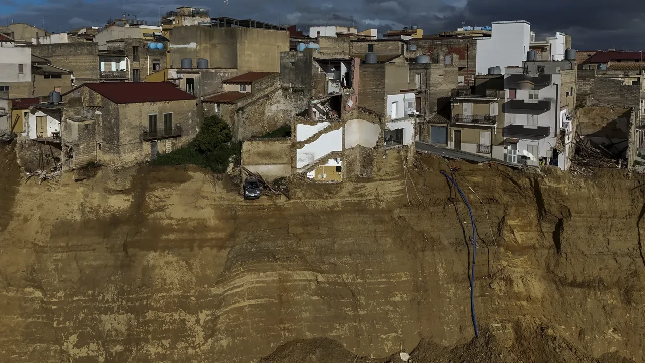 İtalya'da toprak kayması yaşanan yer