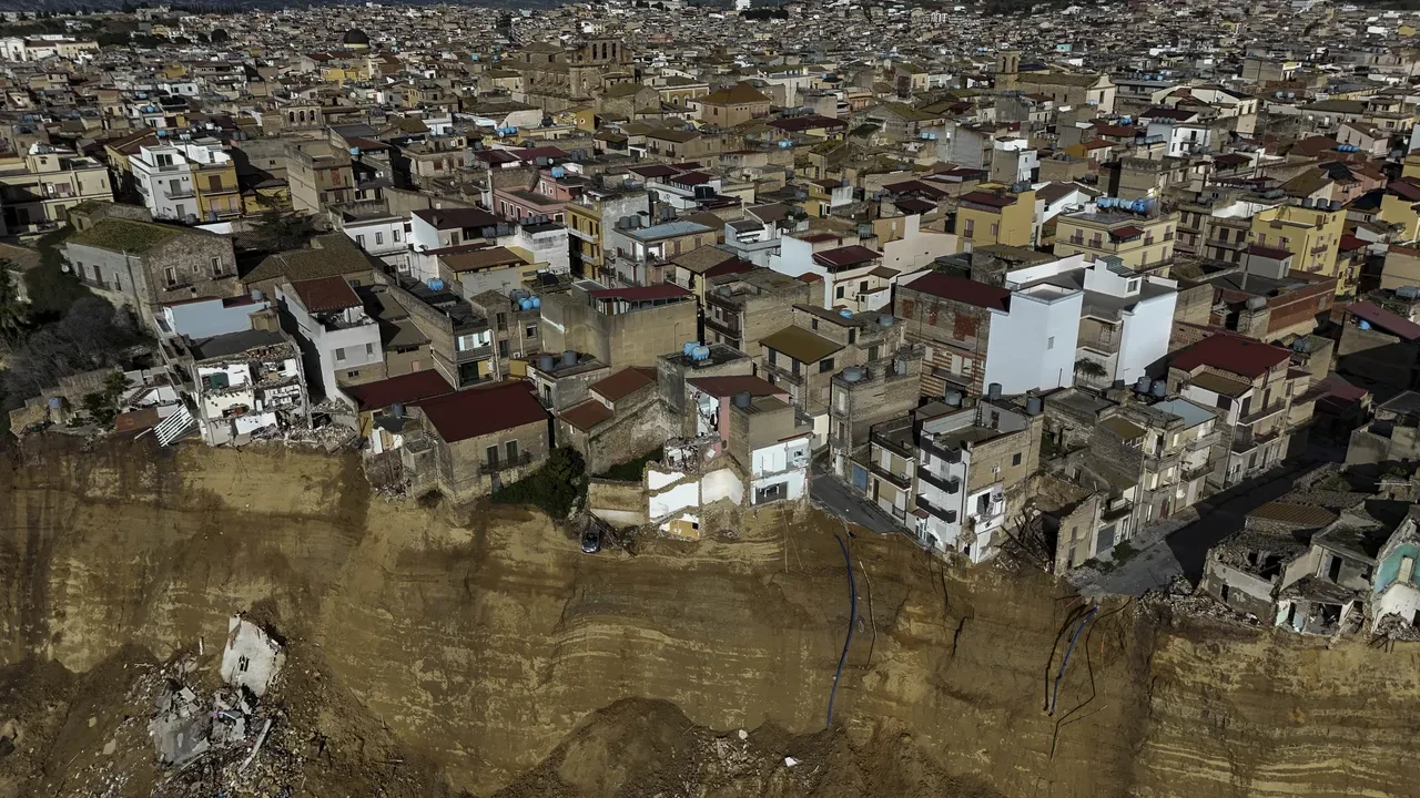 İtalya'da toprak kayması yaşanan yer