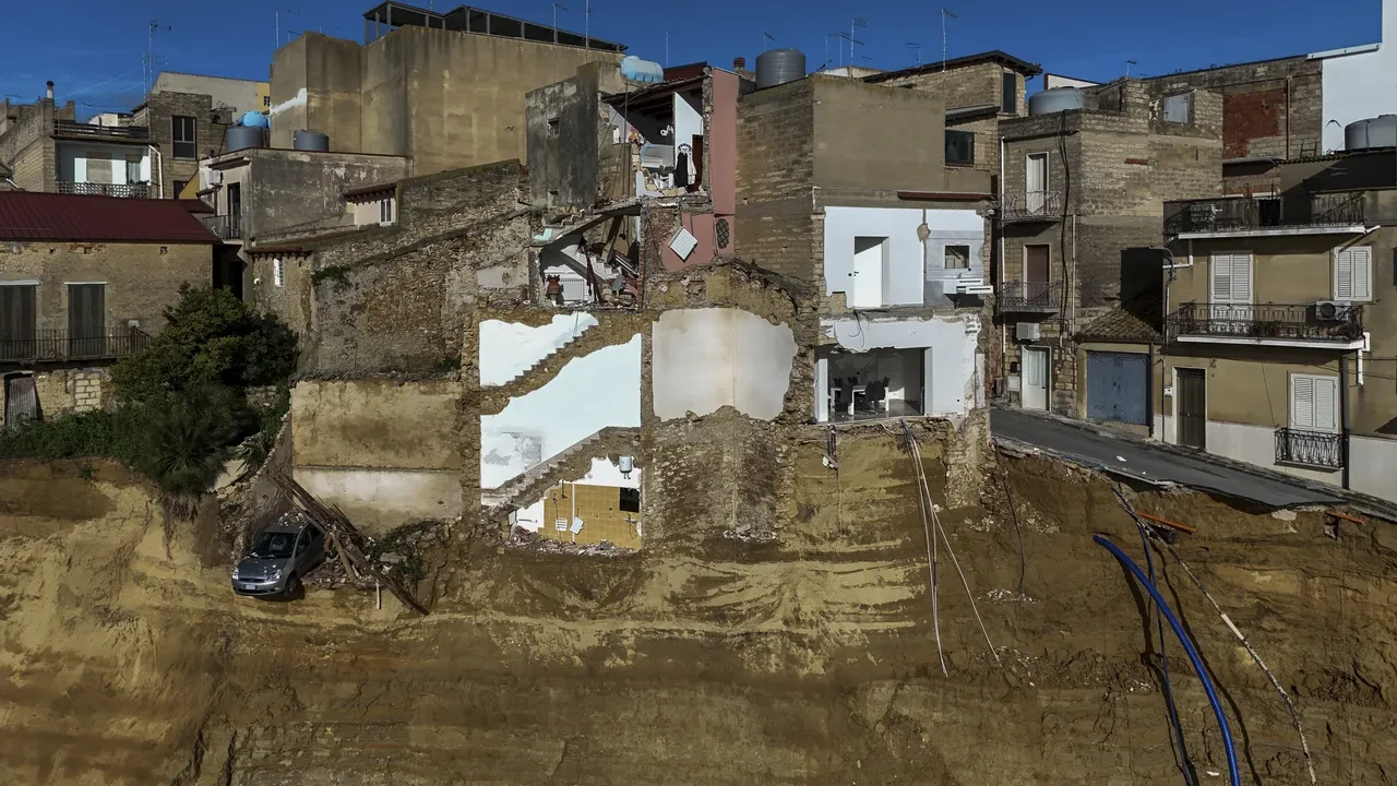 İtalya'da toprak kayması yaşanan yer