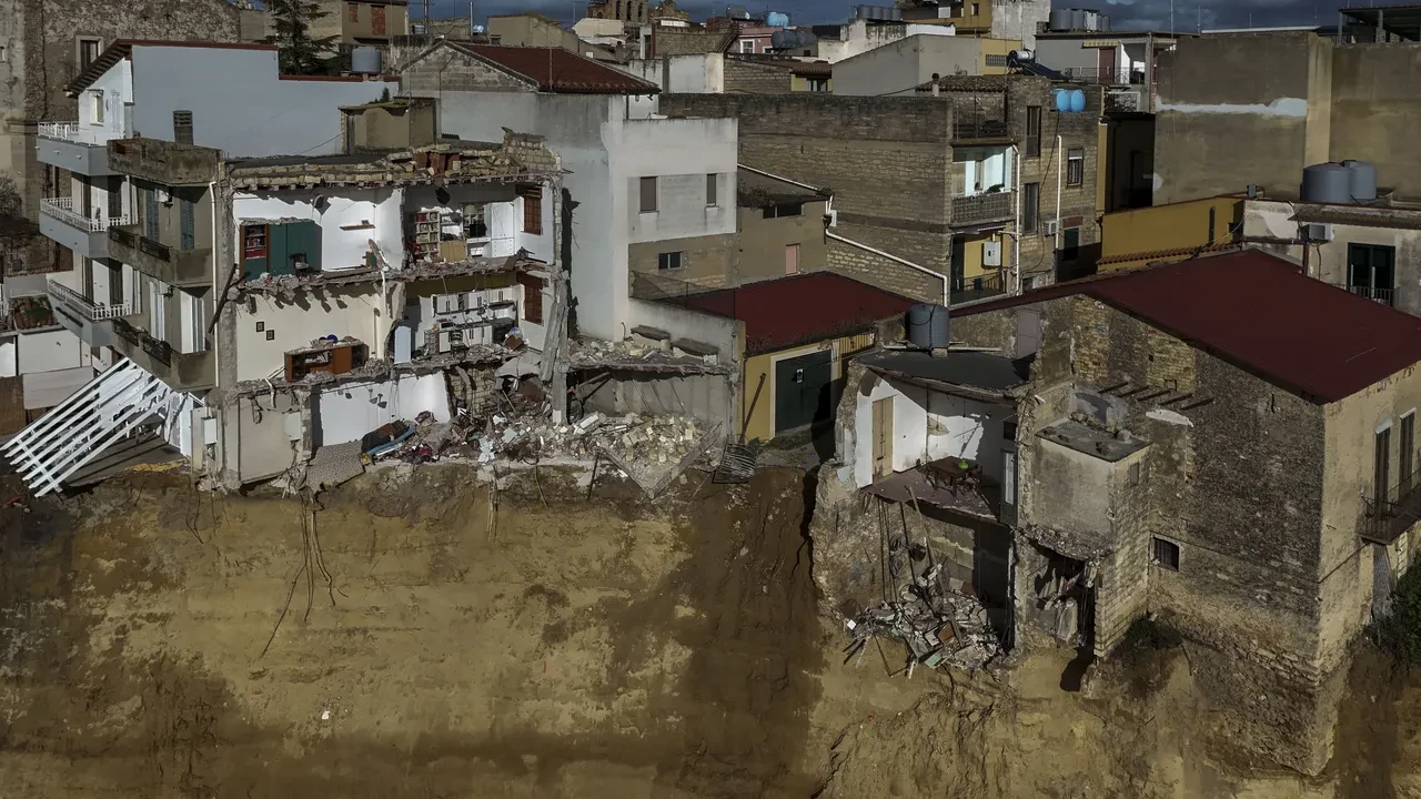 İtalya'da toprak kayması yaşanan yer