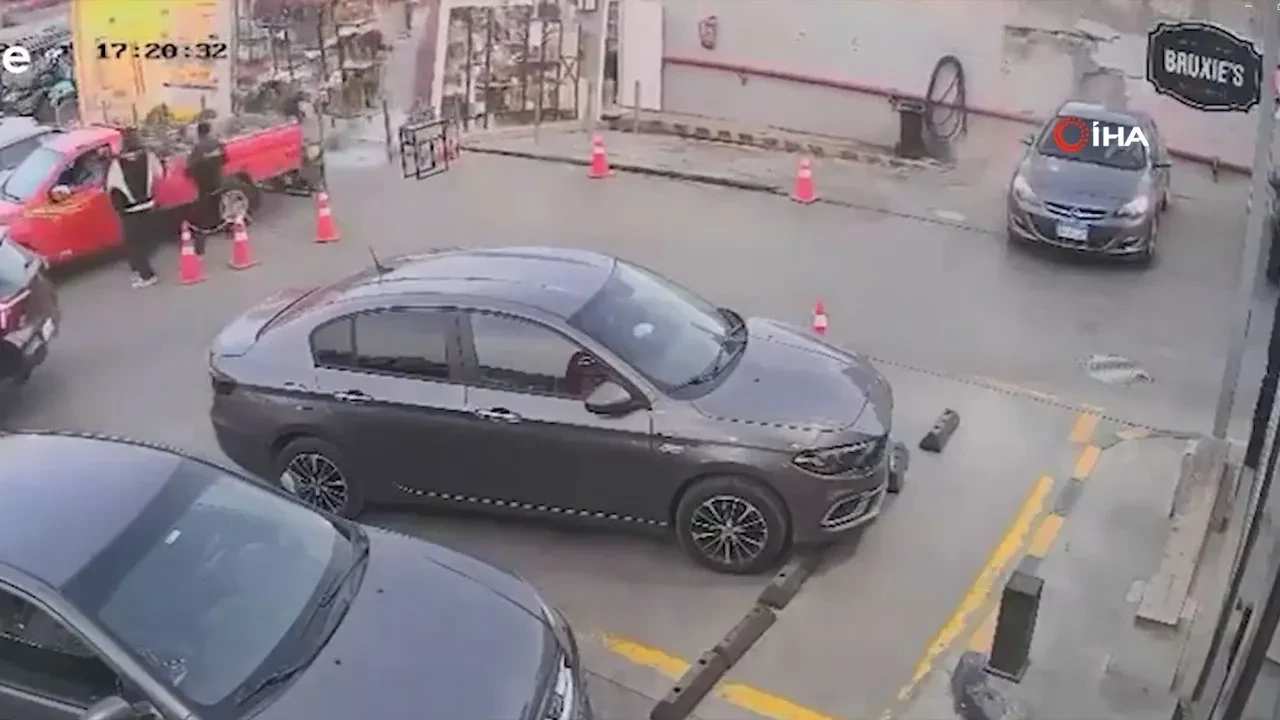 Yer yarıldı akaryakıt istasyonu yerin altına gömüldü! 2 yaralı