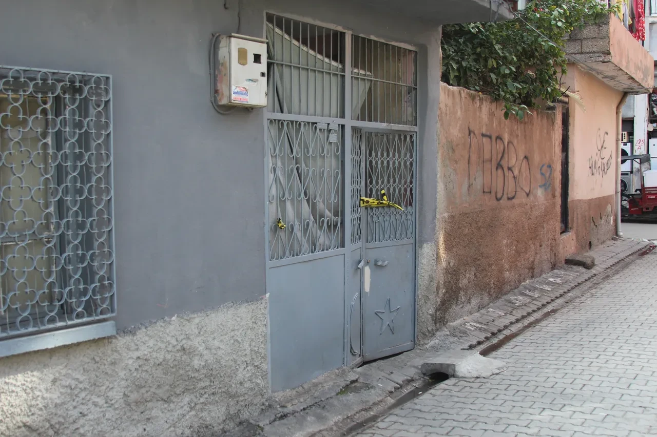 Adana'da vahşet! Eşini canice katletti, cesedin başında ağlarken yakalandı