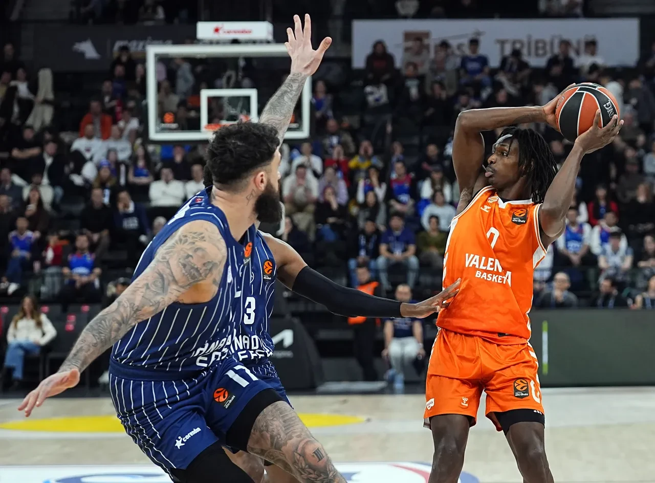 Anadolu Efes Valencia maç skoru kaç kaç? EuroLeague'de 9 maç sonra nefes aldı