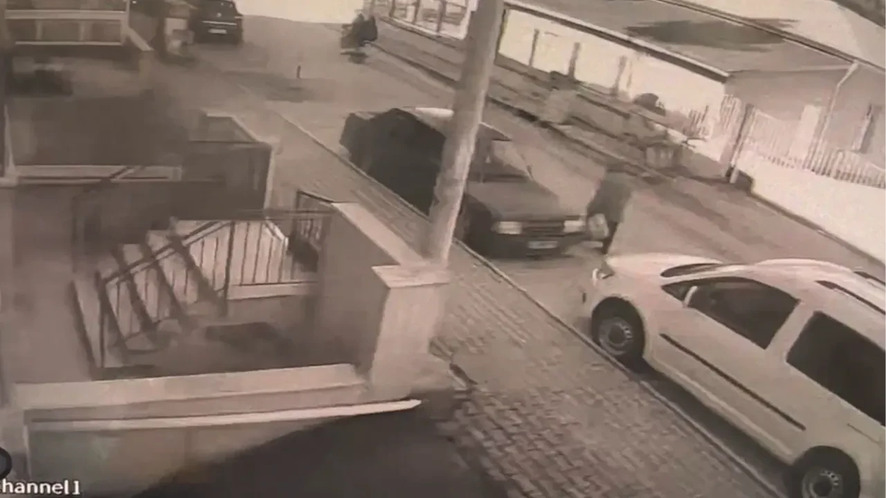 Burdur'da feci kaza! Motosiklet ile otomobil çarpıştı: 1'i ağır 2 yaralı!