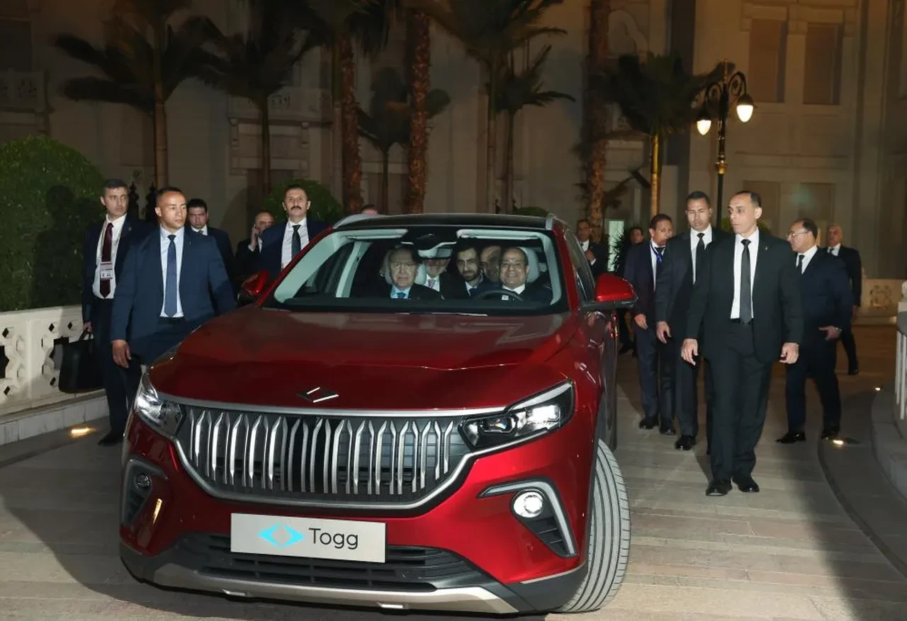 Cumhurbaşkanı Erdoğan, Mısır lideri Sisi'ye Togg hediye etti