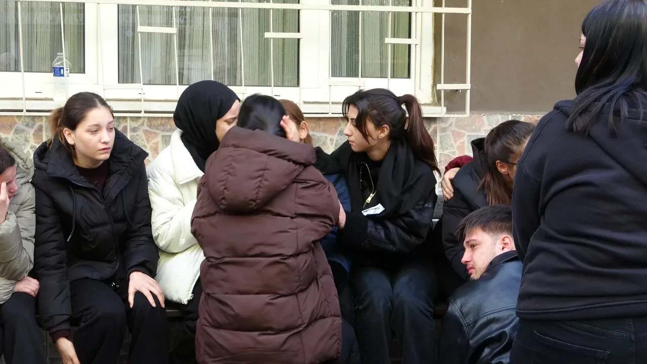 Derste kalp krizi geçiren lise öğrencisi kurtarılamadı! Cenazede gözyaşları sel oldu   