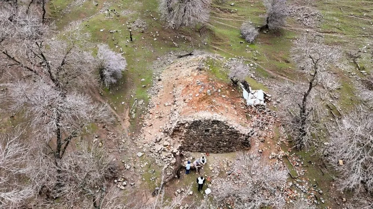 Doğa yürüyüşünde buldular! Gizemli yeraltı camisi görenleri hayretler içerisinde bıraktı