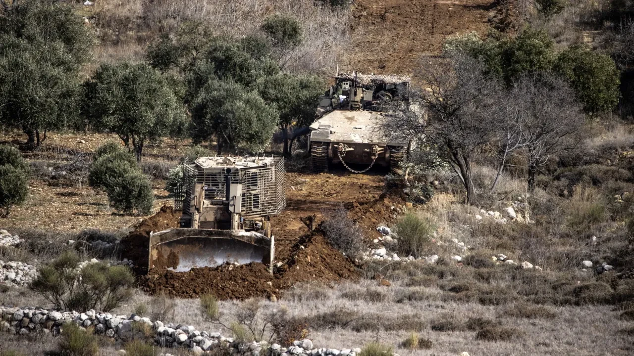 İsrail, Suriye'nin güneyinde ilerliyor! 3 köyde kontrol noktaları kuruldu