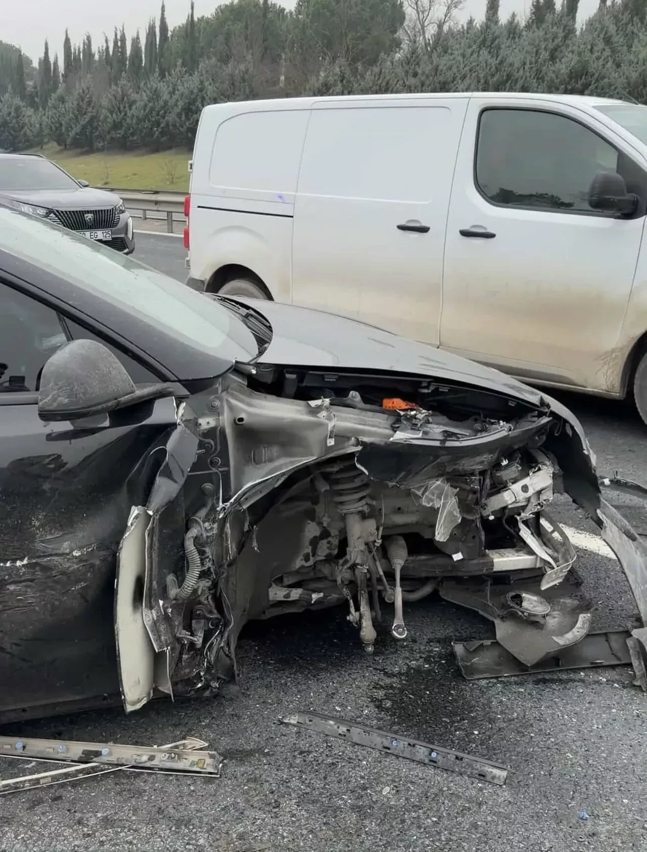 İstanbul’da otopilottaki Tesla kaza yaptı: Tesla’nın cevabı şoke etti