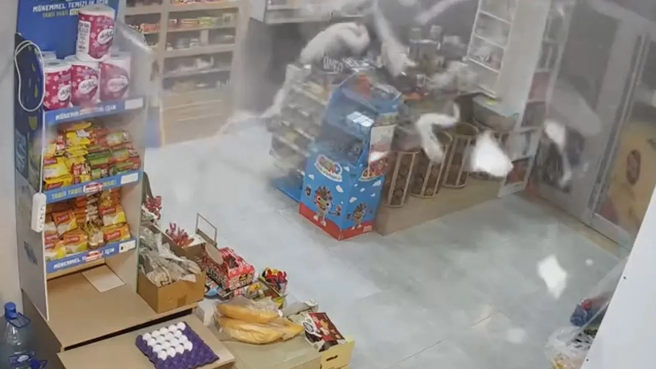 Market dolabı bomba gibi patladı! Korku dolu anlar