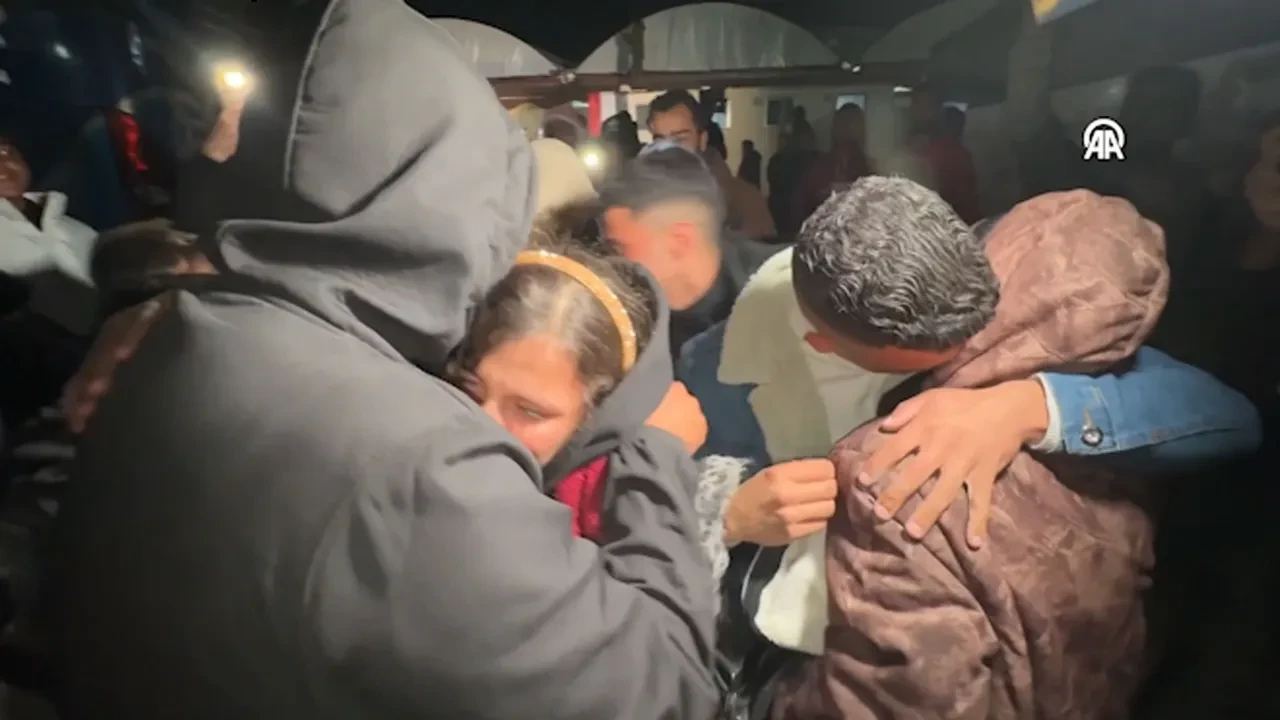 Refah açıldı, aileler birbirine kavuştu! Gazze'de duygusal anlar
