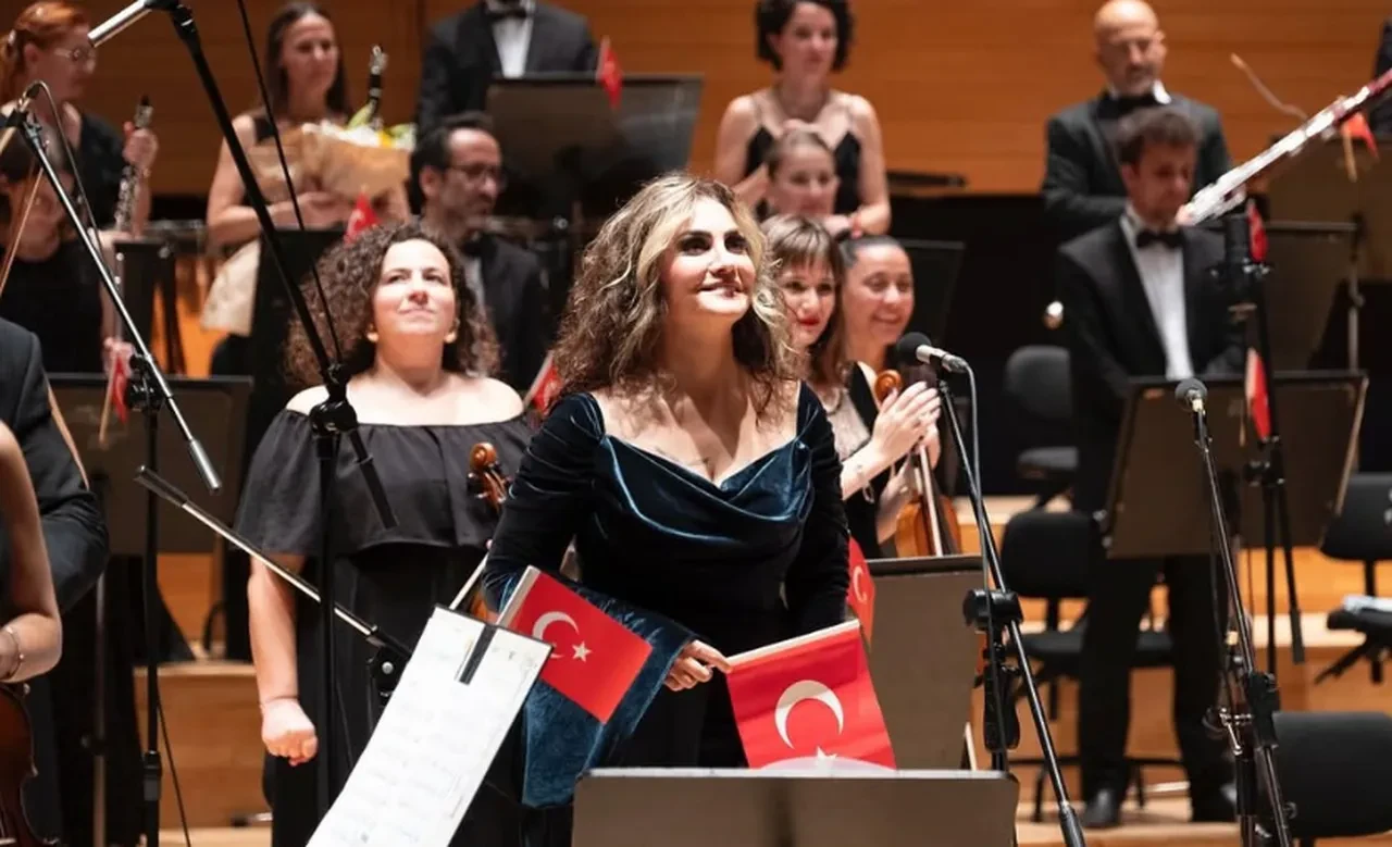 Sanatçı Serenad Bağcan, bir telefonla 5 milyon TL'sini kaptırdı! 