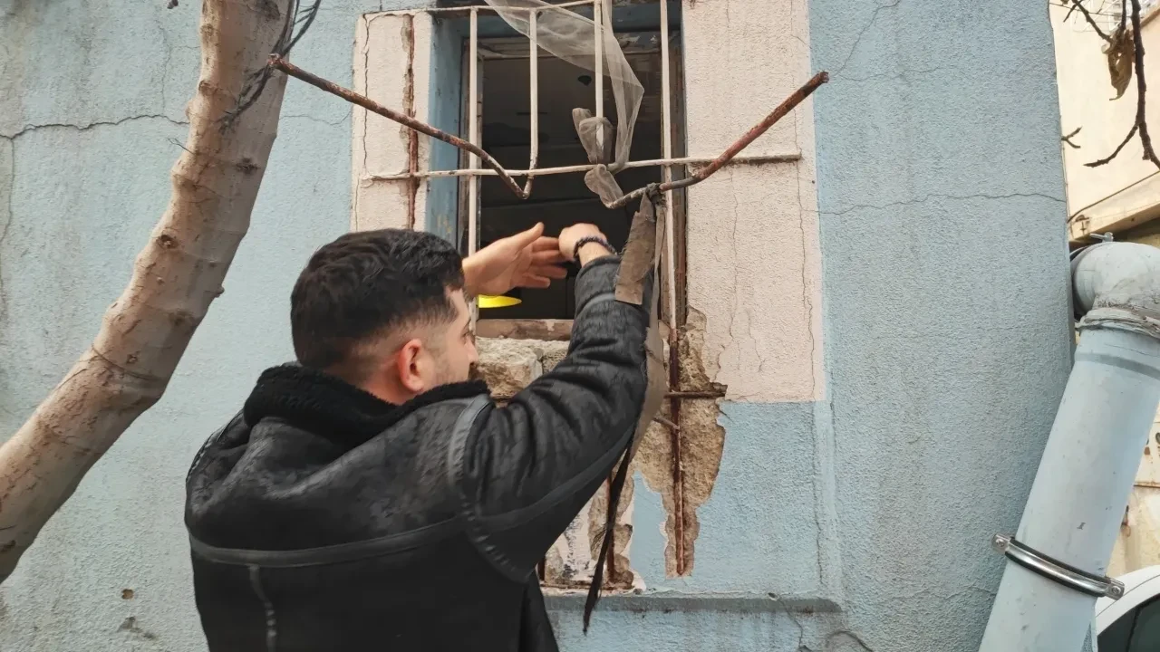 Adana’da ilginç olay: Kedi zor girer ama hırsız girdi! Sadece iPhone telefonları alıp kaçtı