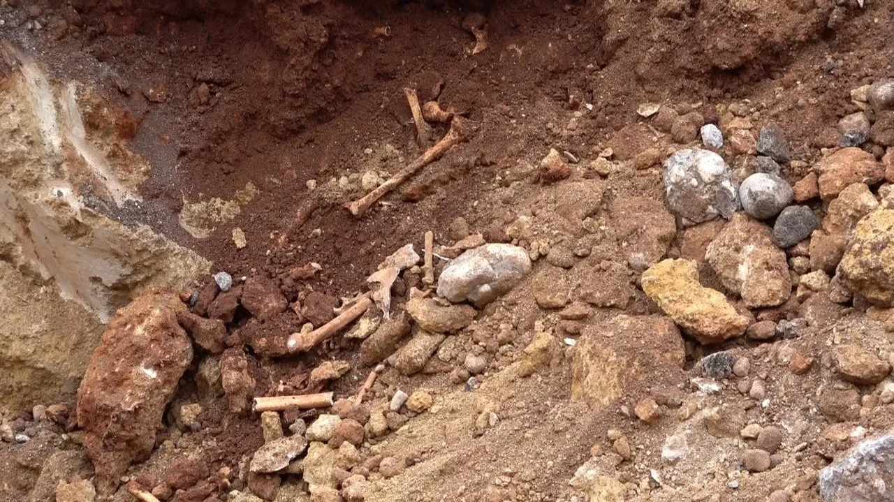 Antalya'daki kazıda korkunç manzara! Çalışmalar durduruldu, polise haber verildi