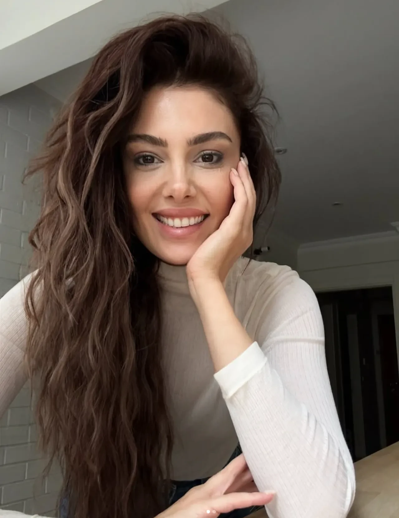 Burcu Binici diziden son anda çıkarılınca evsiz kaldı, sokak ortasında bayıldı 