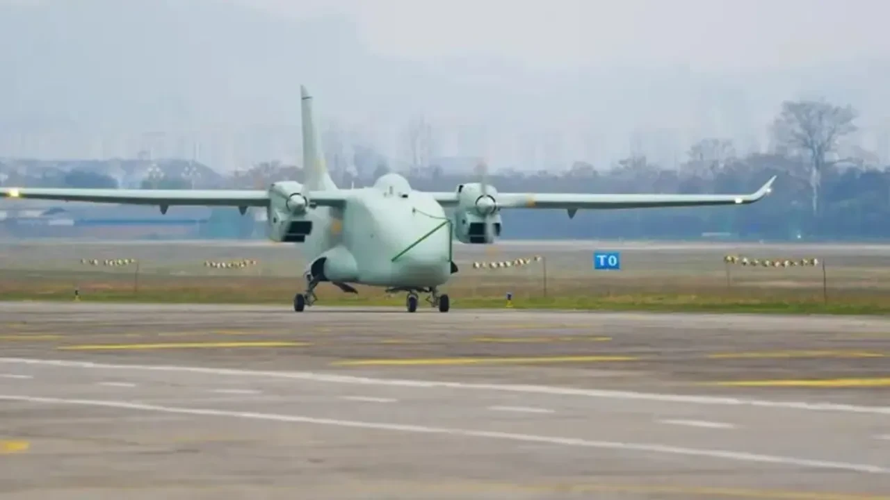 Çin’in dev insansız kargo uçağı YH-1000S gökyüzüyle buluştu