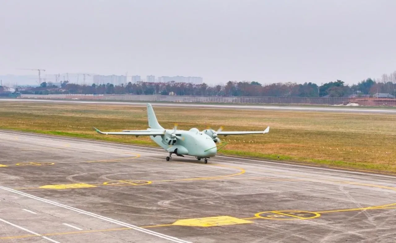 Çin’in dev insansız kargo uçağı YH-1000S gökyüzüyle buluştu