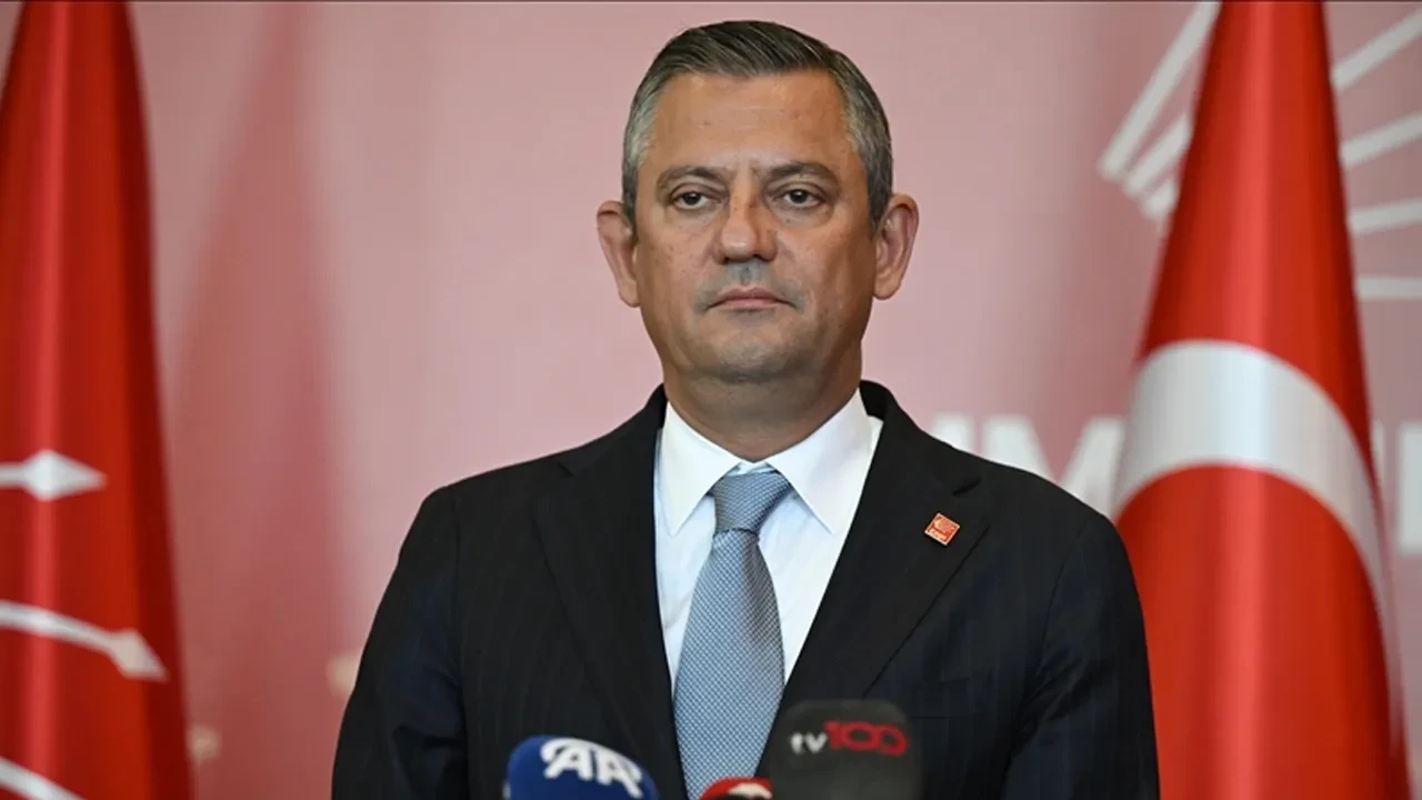 Epstein rezaleti CHP'de de yaşanıyor! Uçakta fuhuş, taciz, şiddet, çocuğa cinsel saldırı, LGBT, rakılı ayin: Özgür Özel partiyi 'kulüp'e çevirdi