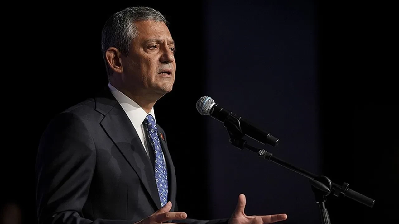 Epstein rezaleti CHP'de de yaşanıyor! Uçakta fuhuş, taciz, şiddet, çocuğa cinsel saldırı, LGBT, rakılı ayin: Özgür Özel partiyi 'kulüp'e çevirdi