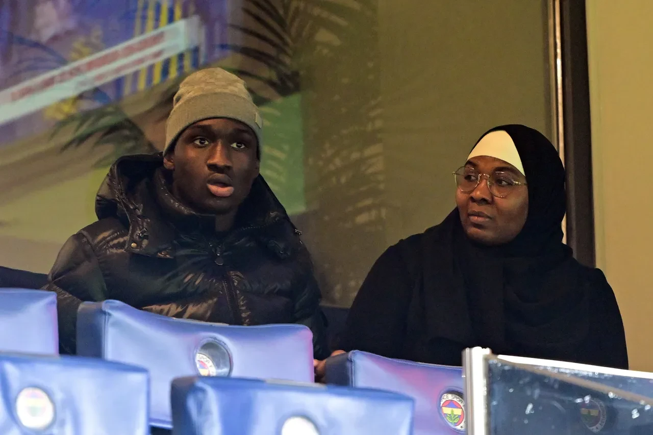 Fenerbahçe'de N'Golo Kante ve Sidiki Cherif tribünde!