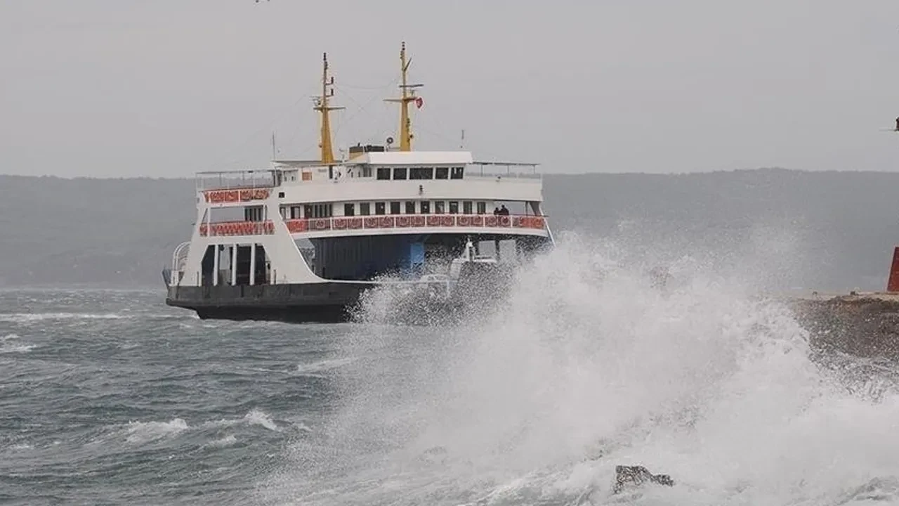 Feribot seferlerine fırtına engeli: Tümü iptal edildi