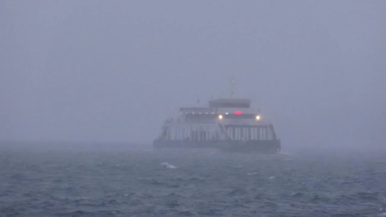 Feribot seferlerine fırtına engeli: Tümü iptal edildi