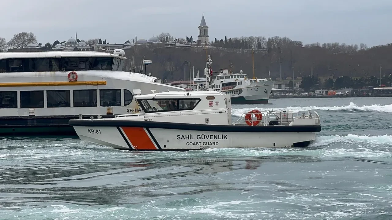 İstanbul'da denizde ceset şoku