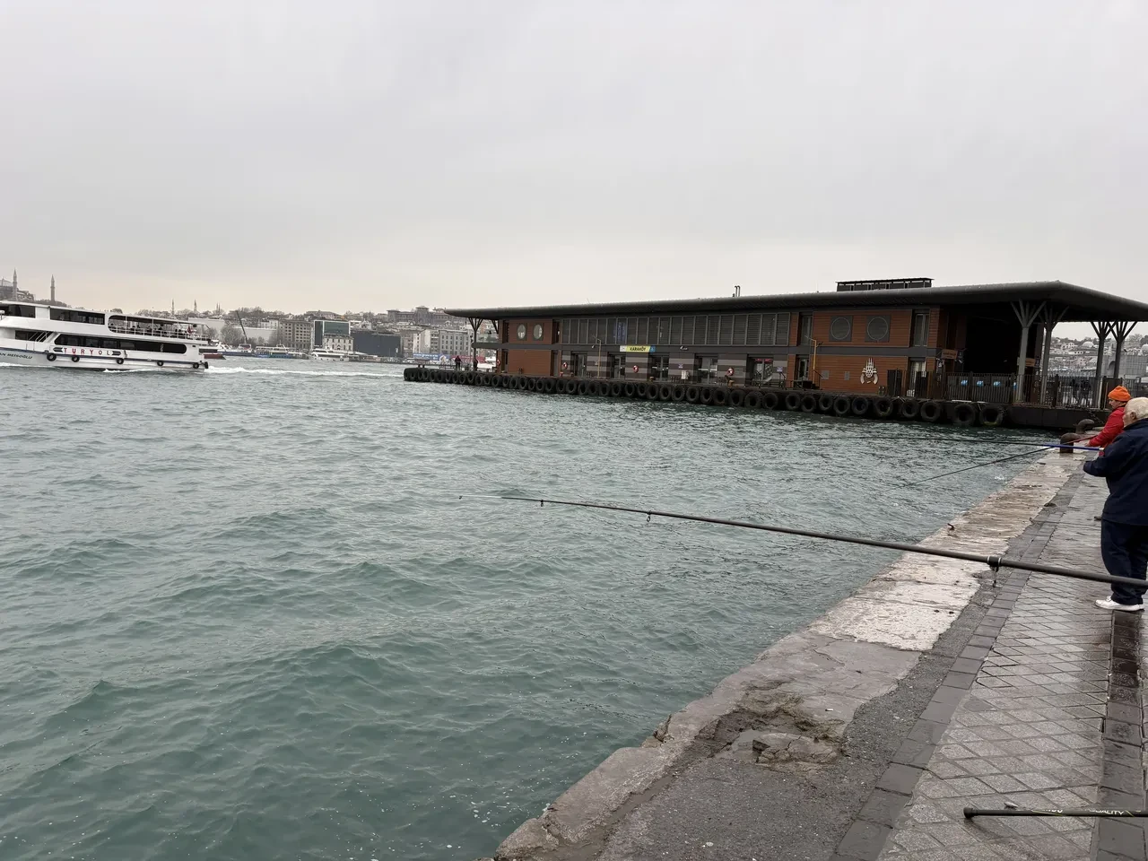 İstanbul'da denizde ceset şoku