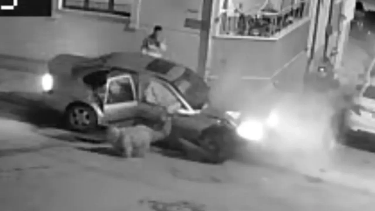 Kaza sonrası panikle kendilerini dışarı attılar! Karaman'daki olay kameralarda