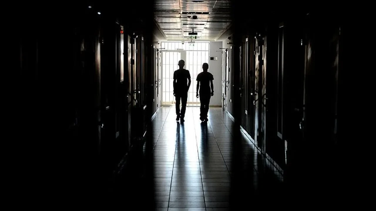 Sakarya'da cezaevinde yangın! Koğuşlar boşaltıldı, mahkumlar hastanelik oldu