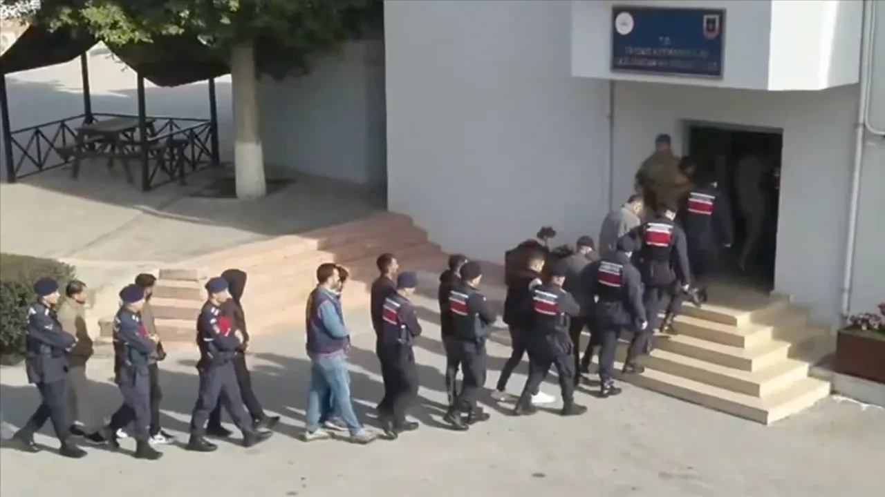 Zehir tacirlerine 3 ilde büyük darbe! 123 şüpheli yakalandı 