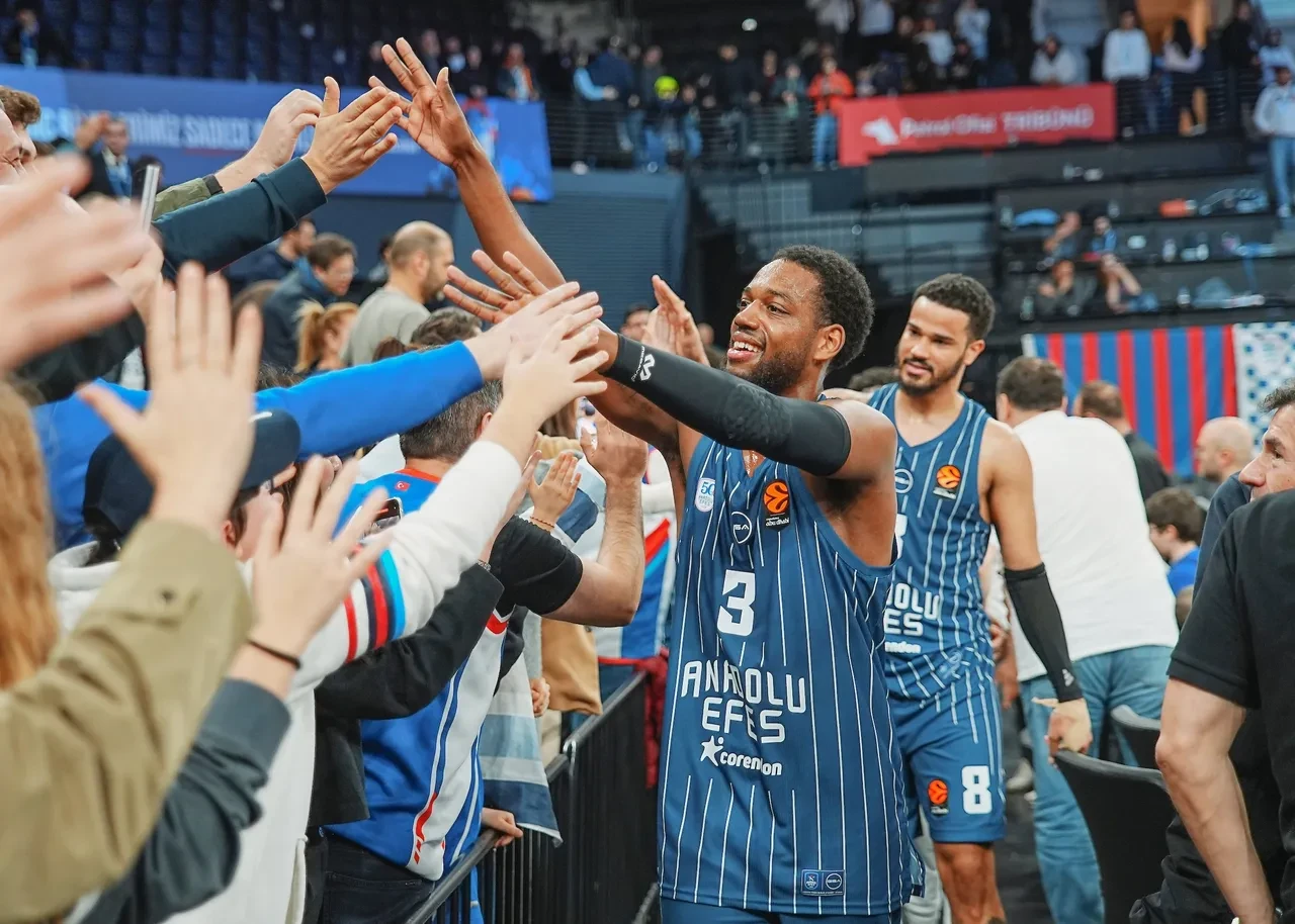 Anadolu Efes Avrupa'da kazandı: Üst üste ikinci galibiyet!