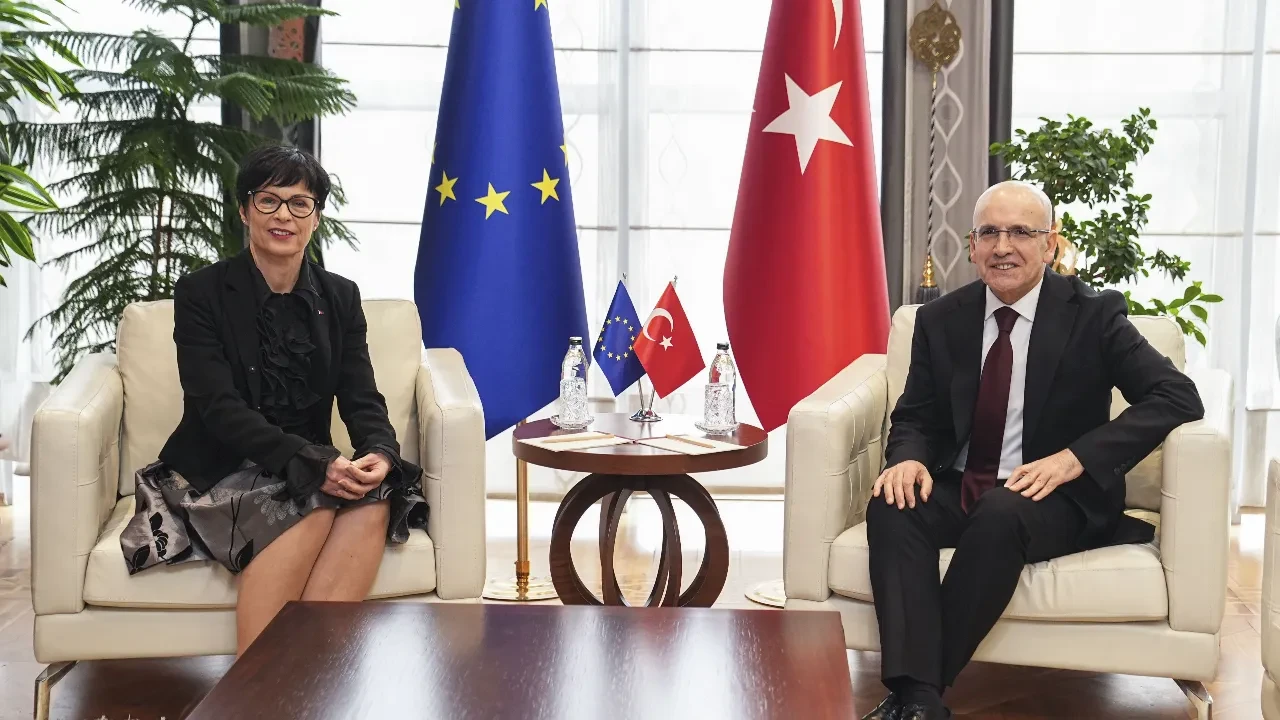 Bakan Şimşek, AB Komisyonunun Genişlemeden Sorumlu Üyesi Kos ile görüştü: 'AB üyeliği stratejik hedefimiz'