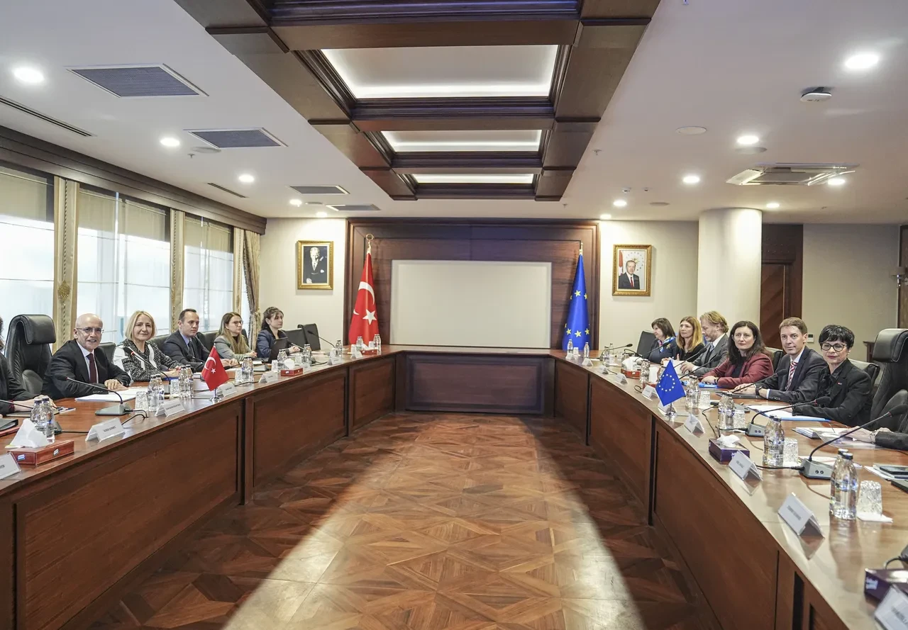 Bakan Şimşek, AB Komisyonunun Genişlemeden Sorumlu Üyesi Kos ile görüştü: 'AB üyeliği stratejik hedefimiz'