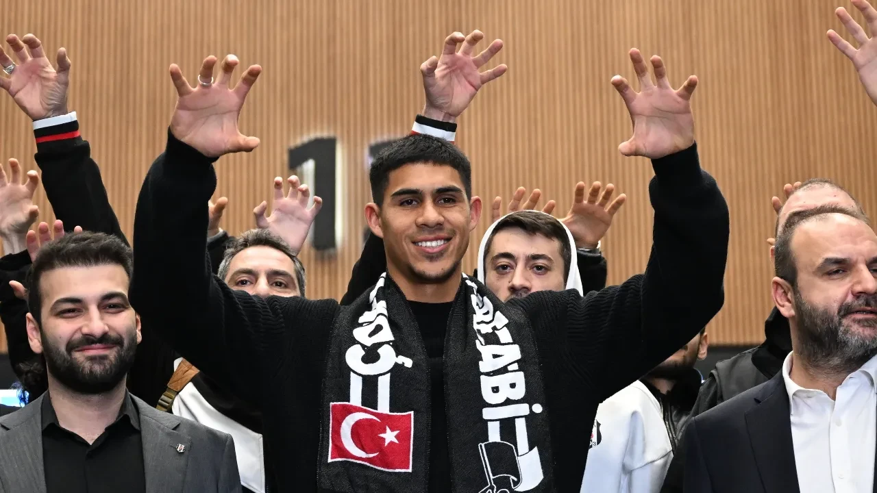 /spor/son-dakika-besiktasin-yeni-transferi-devis-vasquez-istanbulda-3280775