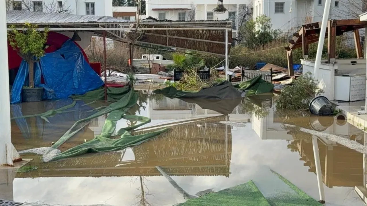 Bodrum'u sel vurdu! Evler, iş yerleri, cadde ve sokaklar sular altında kaldı: Bilanço gün ağarınca ortaya çıktı