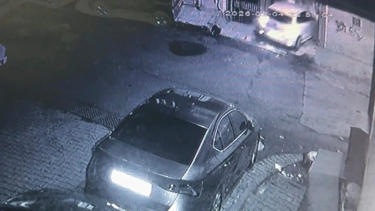 Ehliyetini ve otomobilini yeni almıştı! Gaza bastı, depoya girdi